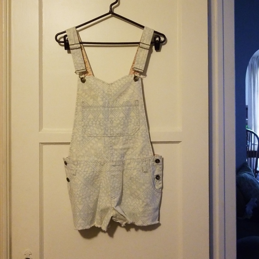Overall shorts